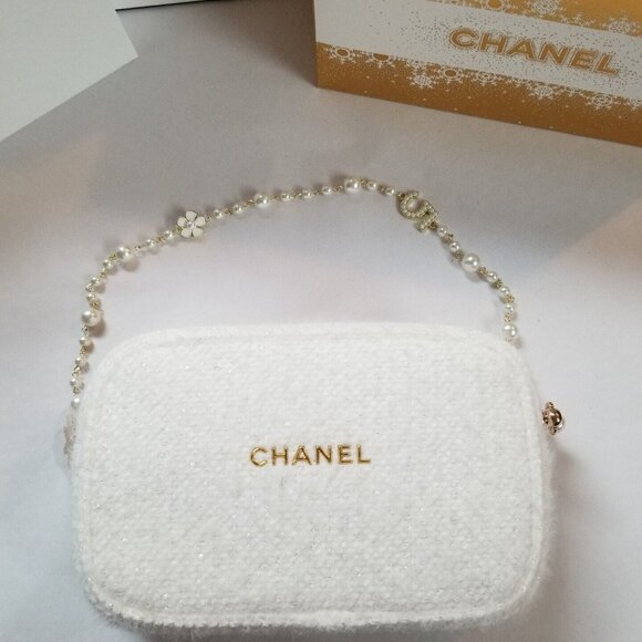 CHANEL Winter White Gold Makeup Bag Pouch 2024 Holiday Limited Edition NIB - Picture 3 of 10